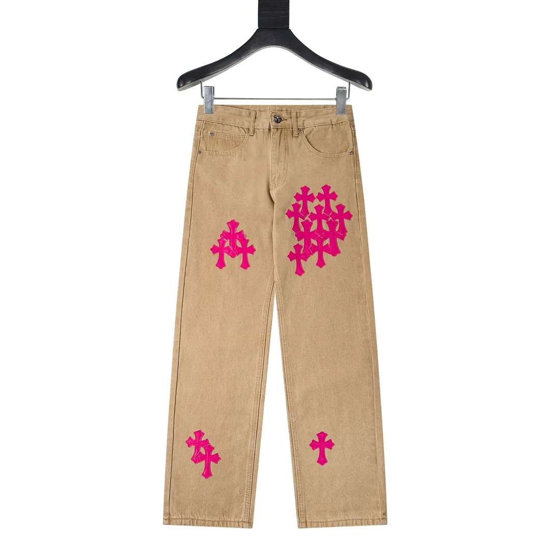 P250 model number Y842 Chrome Hearts/Chrome Hearts classic leather label cross denim trousers After the trousers are finished, they are subjected to heavy enzyme stone grinding and rinsing. Each pair is different in washing. The heavy washing process has many hidden secret details. The trousers featured this time are perfect in terms of shape and upper body. It is no exaggeration to say that it takes more time to make 20 short-sleeves than to make one pair of jeans. The fabric is made of 12.2 ounces of high-quality denim. Only denim with 12 ounces or more can have the unique high-end texture of denim. I am very satisfied with the proofing after several washes. Size:28-34